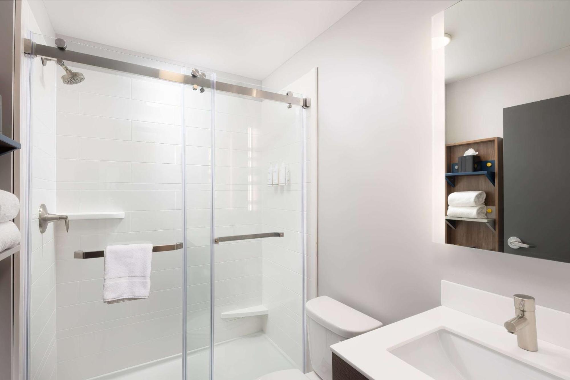 Microtel Inn & Suites By Wyndham Macedon Exterior foto
